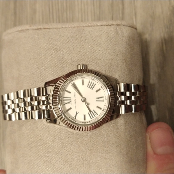 Watch - Picture 2 of 5